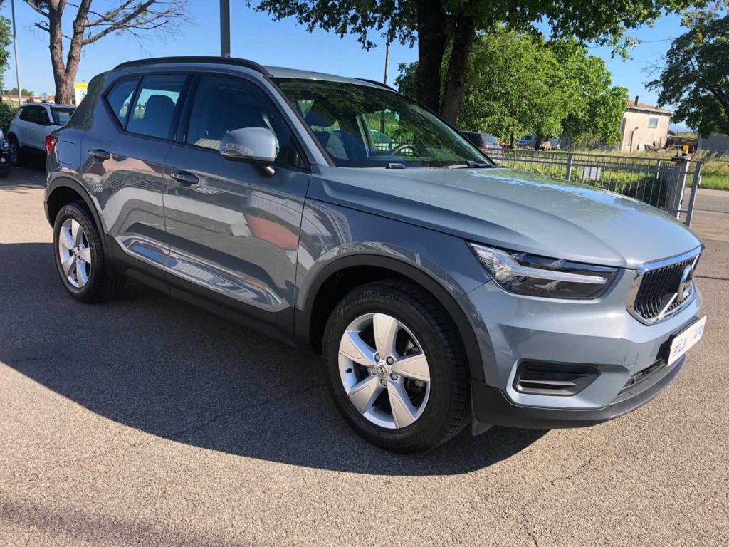 VOLVO XC40 T2 Momentum Core - 6