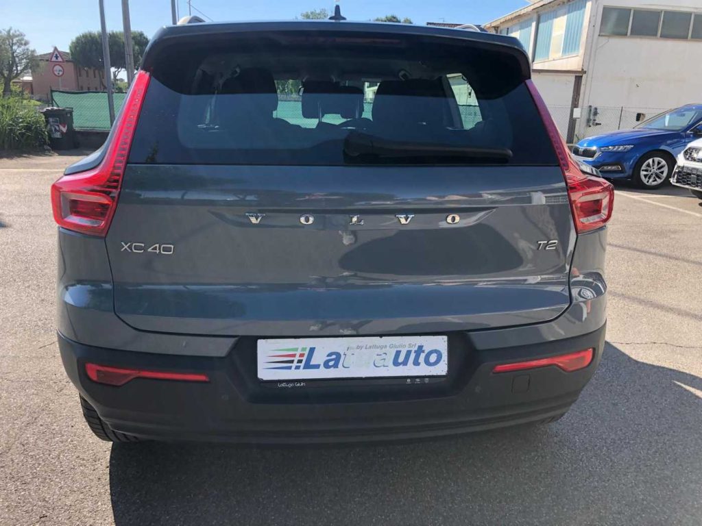 VOLVO XC40 T2 Momentum Core - 7