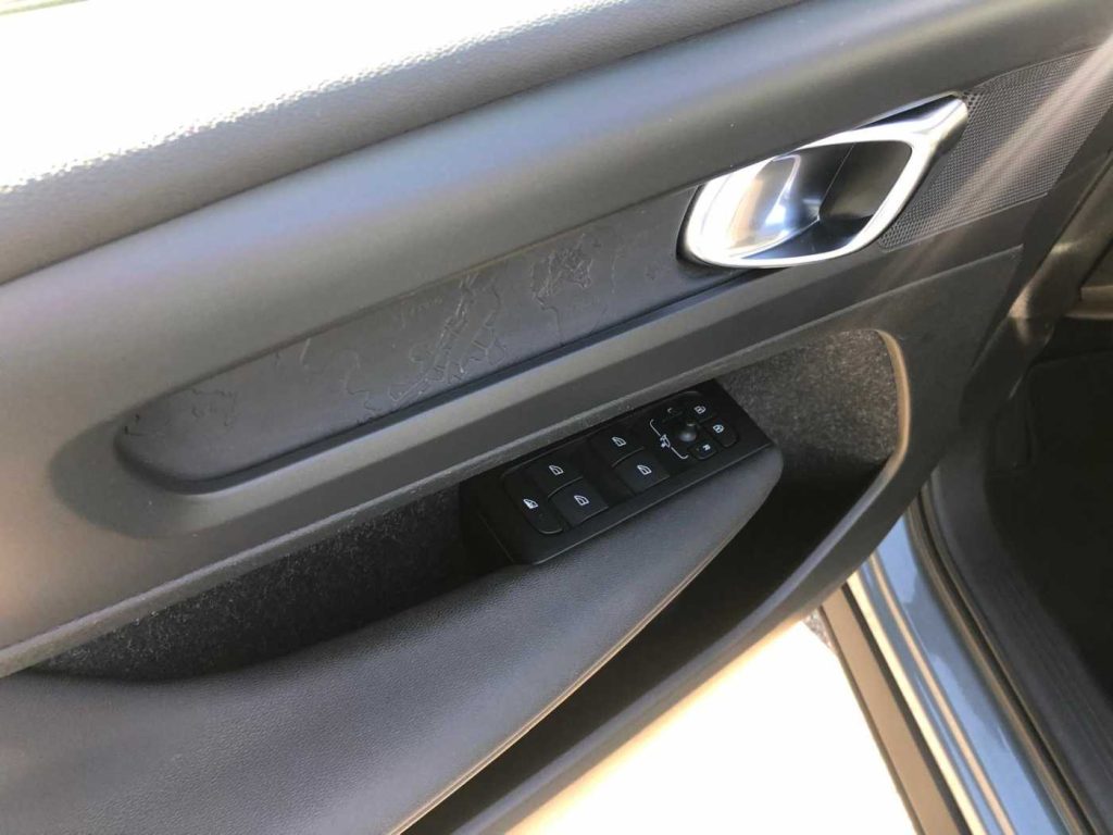VOLVO XC40 T2 Momentum Core - 11
