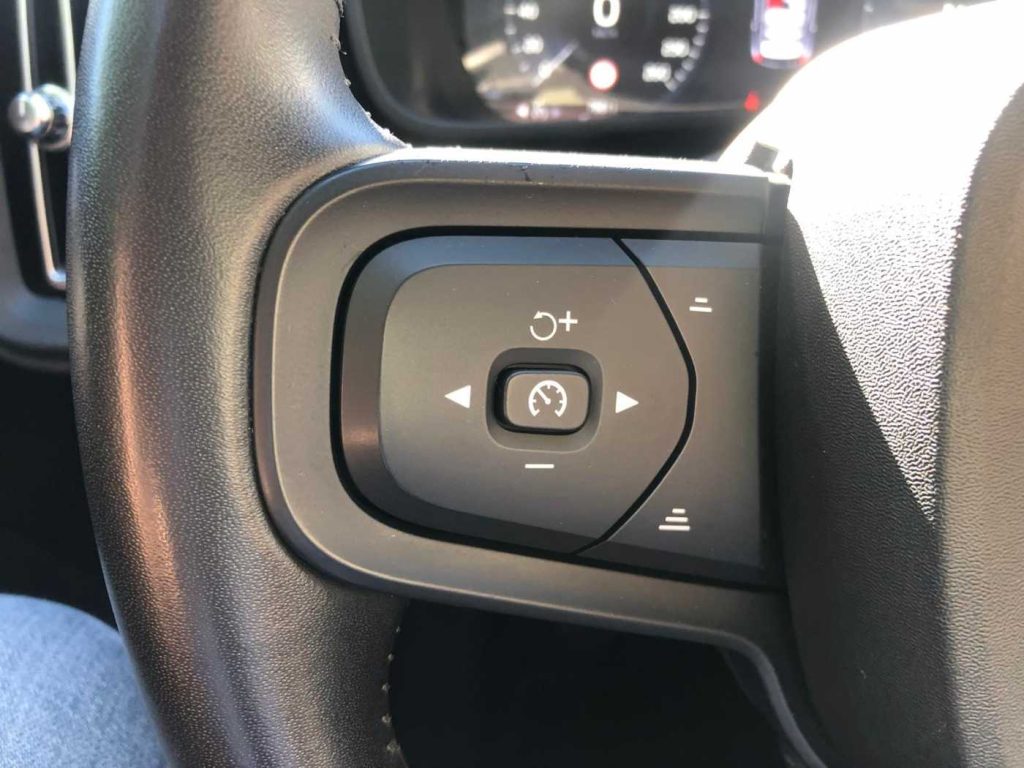 VOLVO XC40 T2 Momentum Core - 12