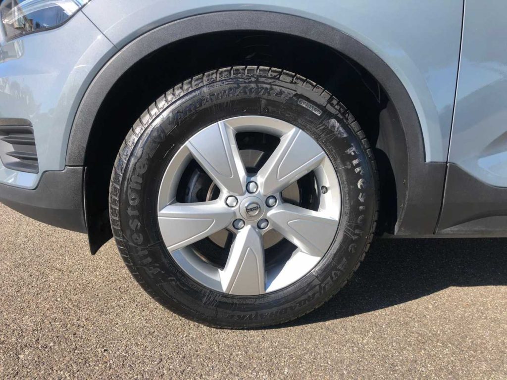 VOLVO XC40 T2 Momentum Core - 19
