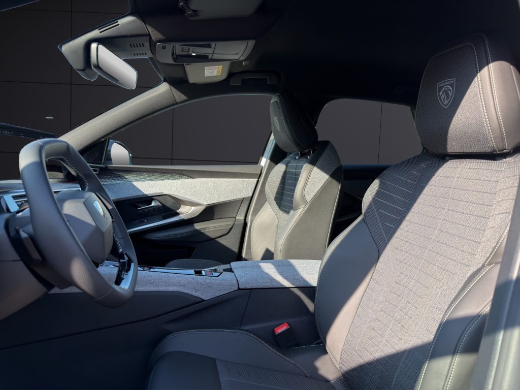 PEUGEOT 3008 Hybrid 145 e-DCS6 GT - 9