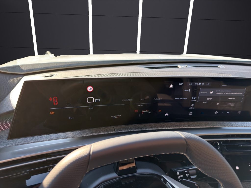 PEUGEOT 3008 Hybrid 145 e-DCS6 GT - 11