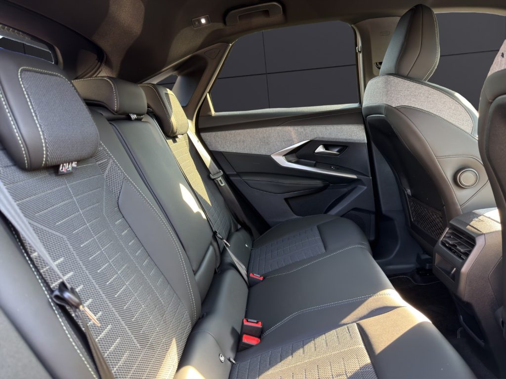PEUGEOT 3008 Hybrid 145 e-DCS6 GT - 18