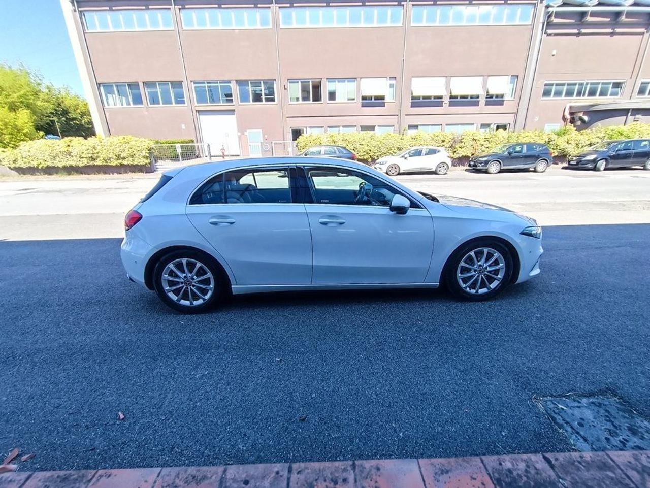 MERCEDES-BENZ A 180 d Automatic Sport - 12