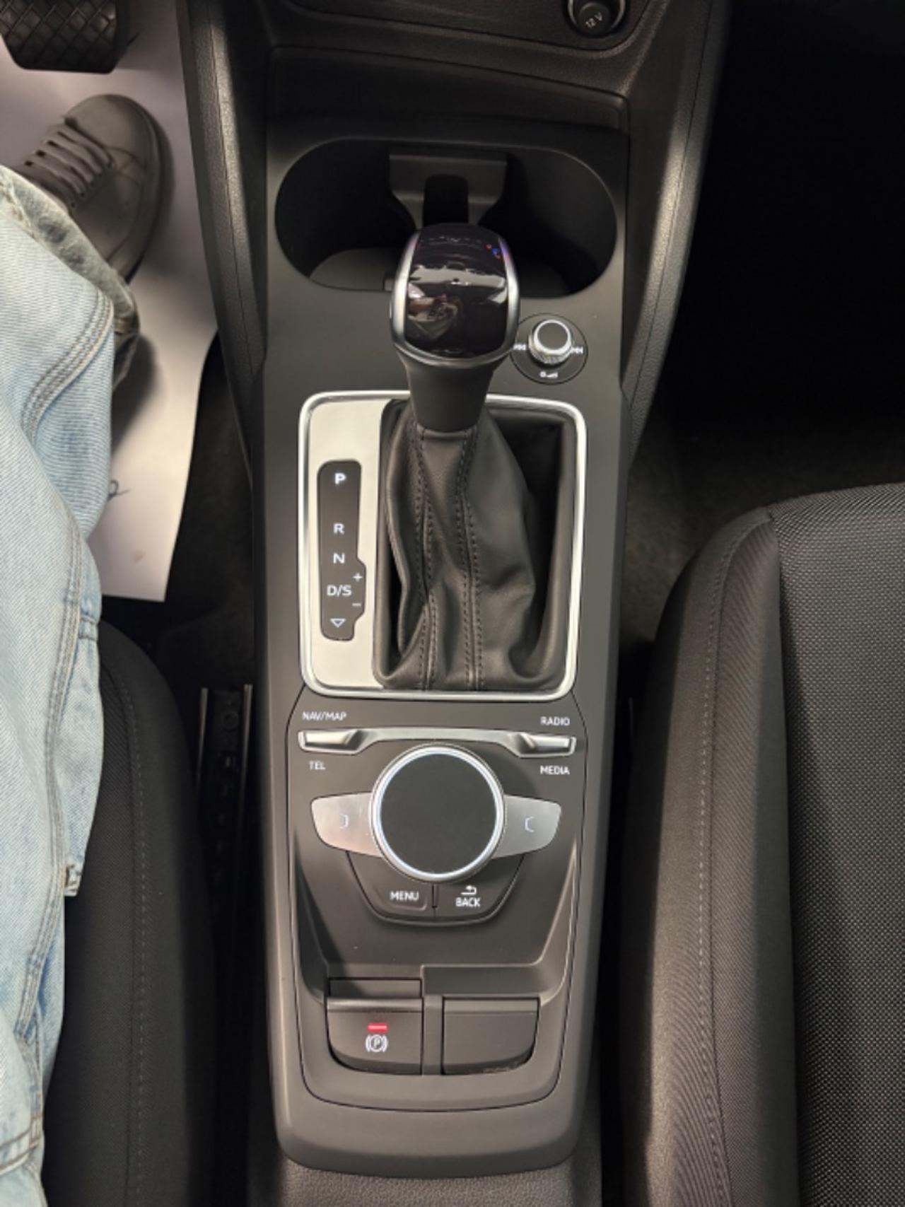 AUDI Q2 30 TDI S tronic Business FARI LED - 11