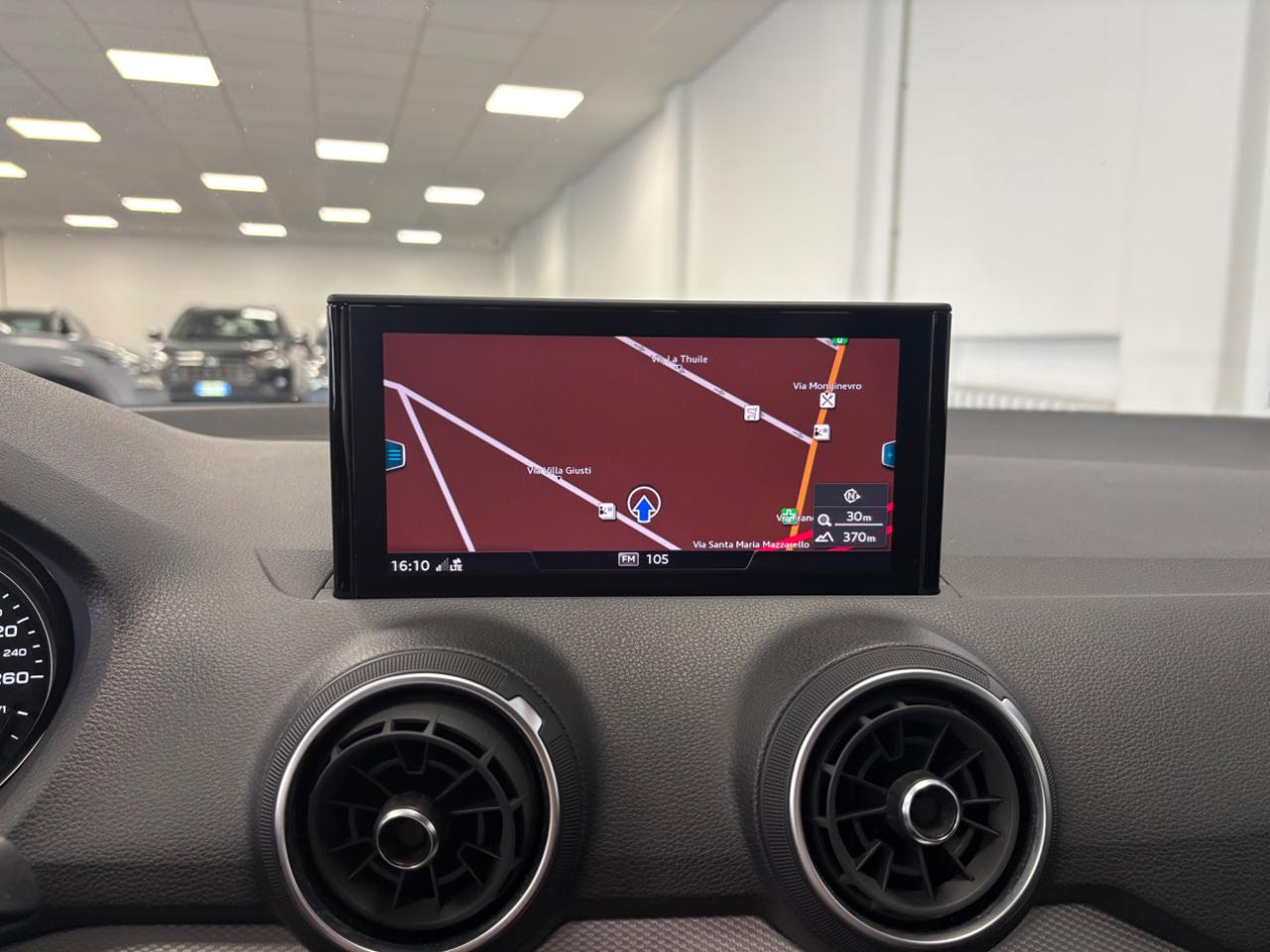 AUDI Q2 30 TDI S tronic Business FARI LED - 13