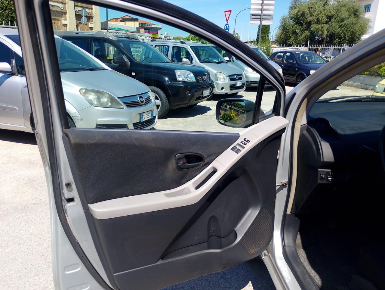 TOYOTA Yaris 1.0 5 porte Sol - 7
