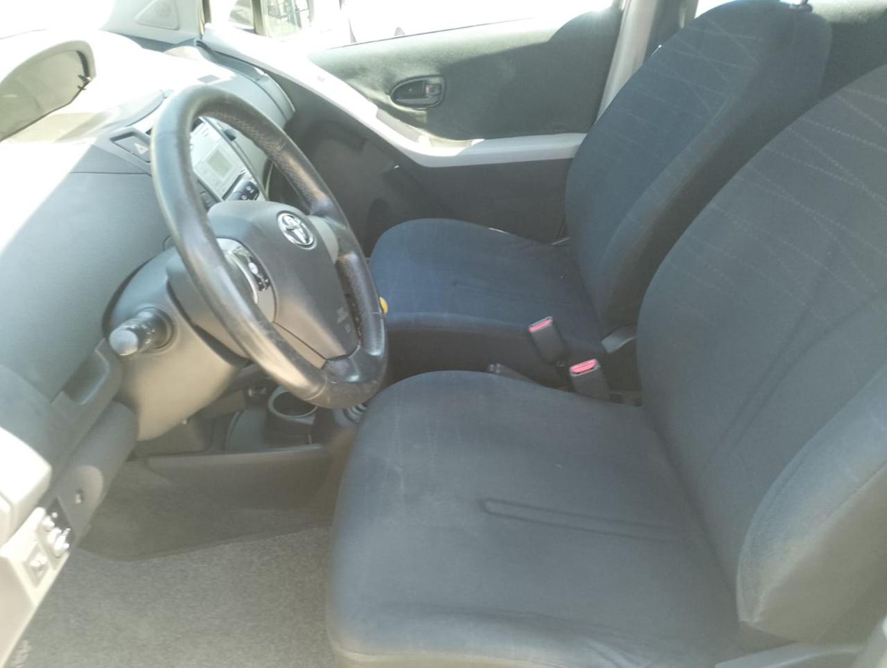 TOYOTA Yaris 1.0 5 porte Sol - 8