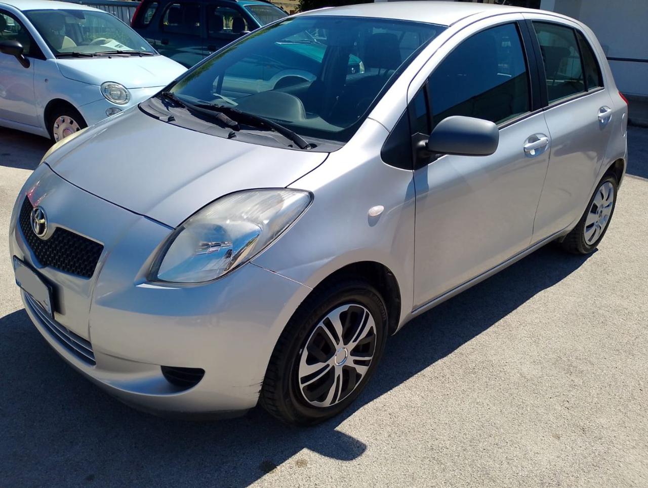TOYOTA Yaris 1.0 5 porte Sol - 2