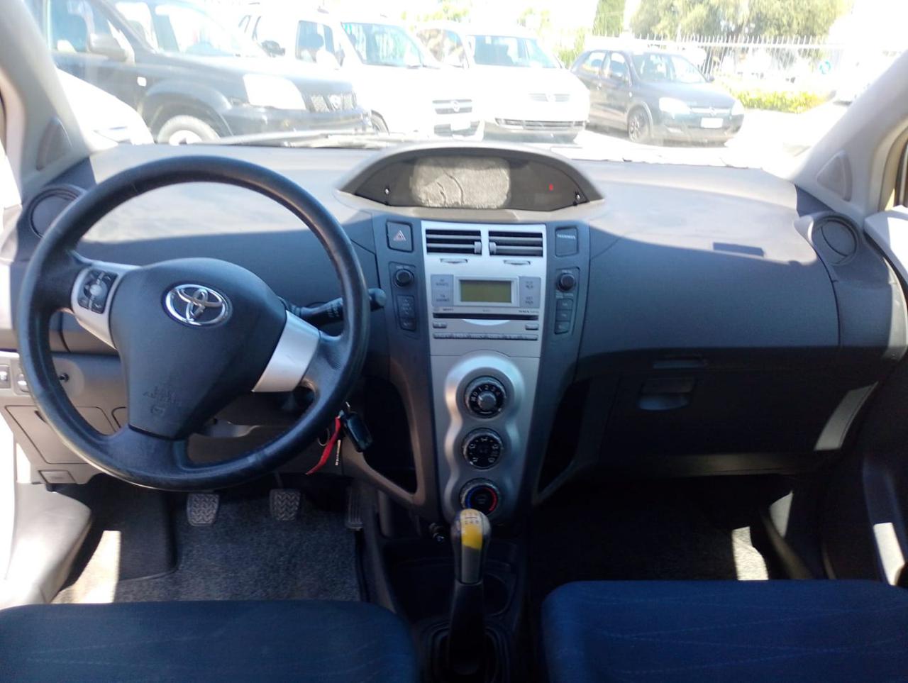 TOYOTA Yaris 1.0 5 porte Sol - 9