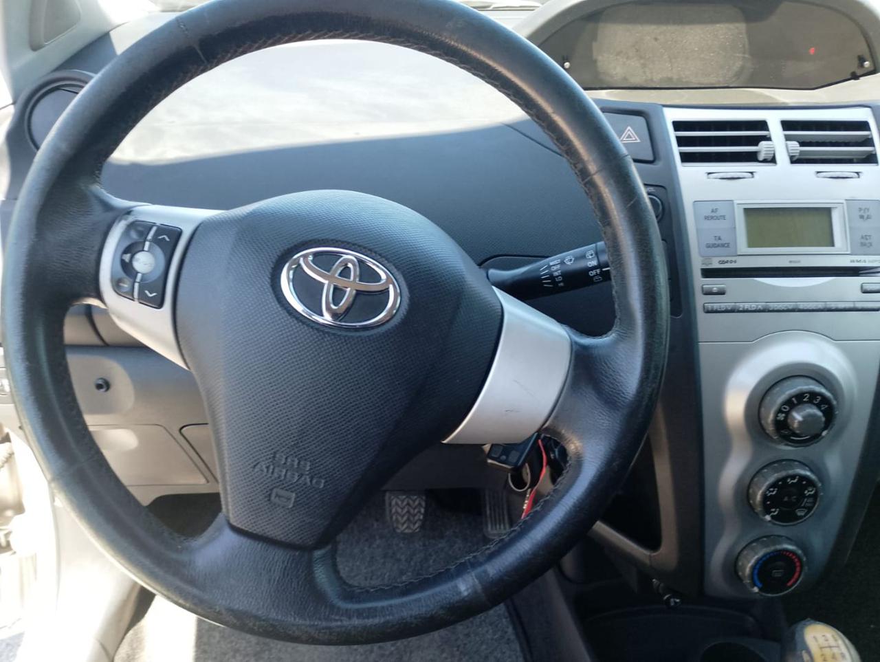 TOYOTA Yaris 1.0 5 porte Sol - 4