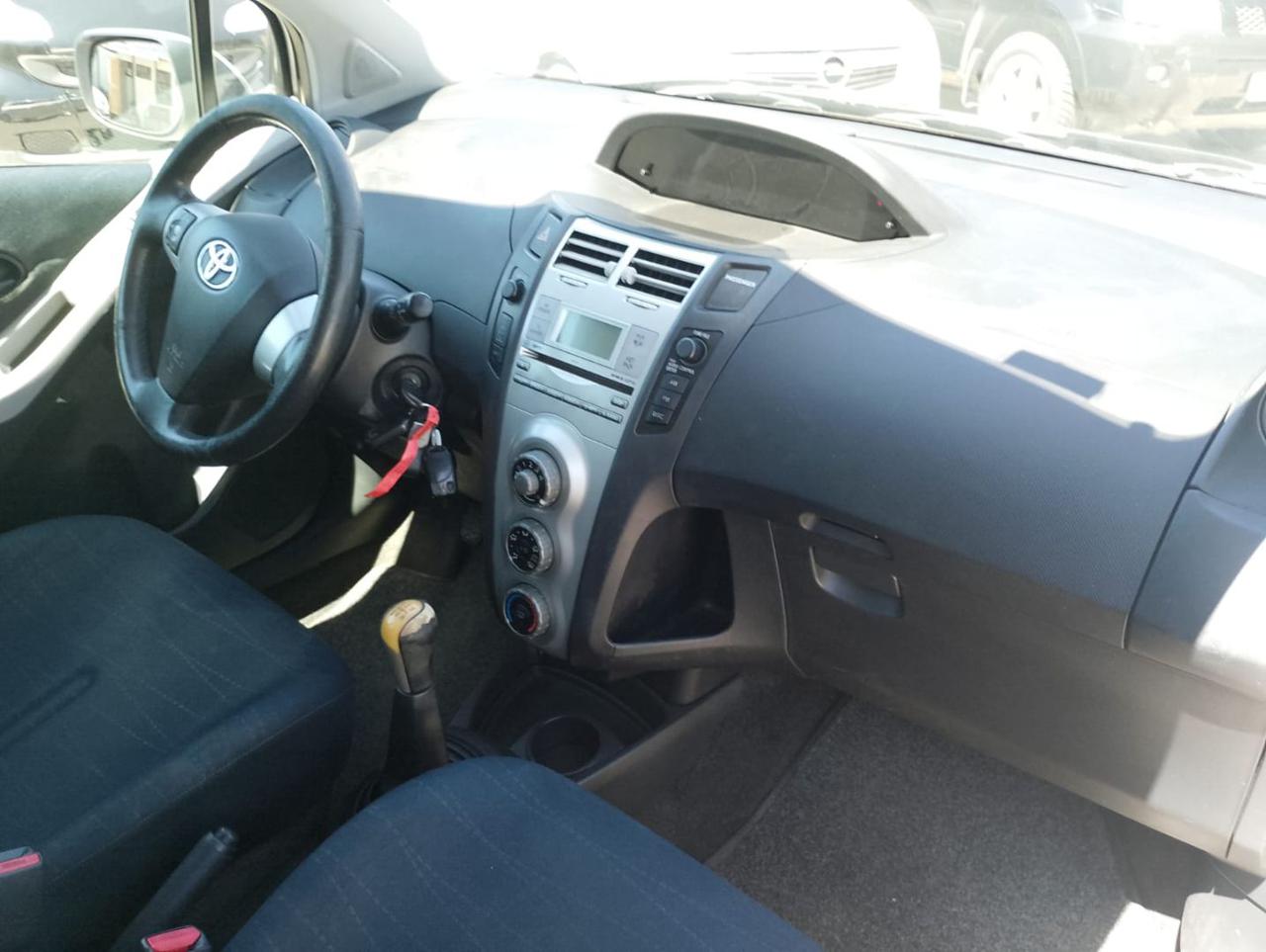 TOYOTA Yaris 1.0 5 porte Sol - 10