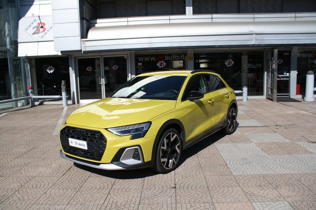 2B Auto ||| AUDI A3 allstreet 40 TFSI e S tronic Identity Contrast in vendita a Nova Milanese