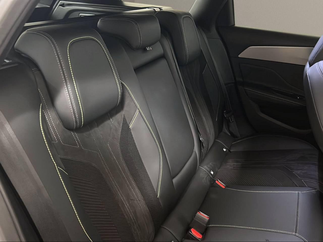 PEUGEOT 308 Plug-in Hybrid 225 e-EAT8 SW GT - 13