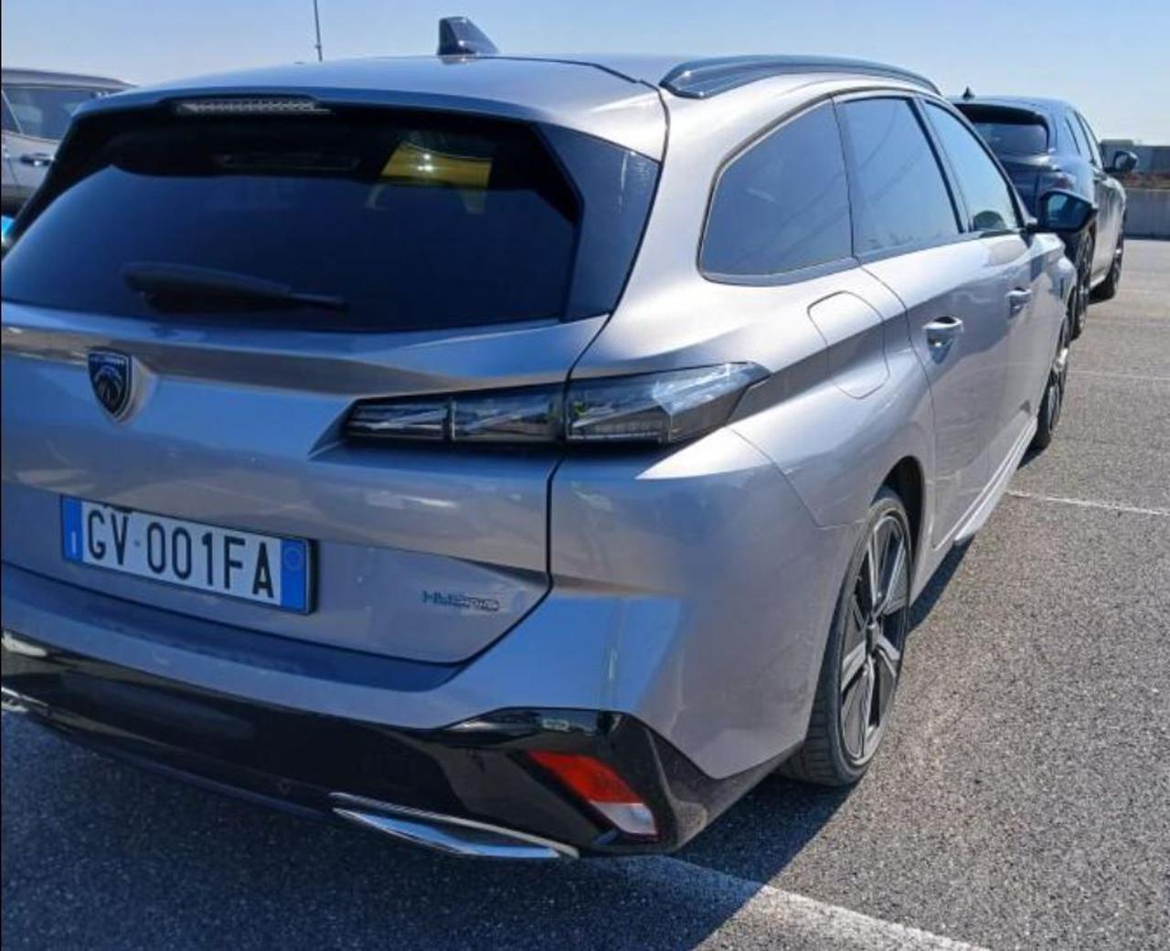 PEUGEOT 308 Plug-in Hybrid 225 e-EAT8 SW GT - 4