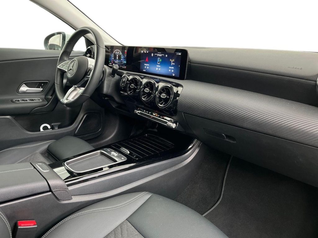 MERCEDES-BENZ A 180 d Automatic Advanced - 14