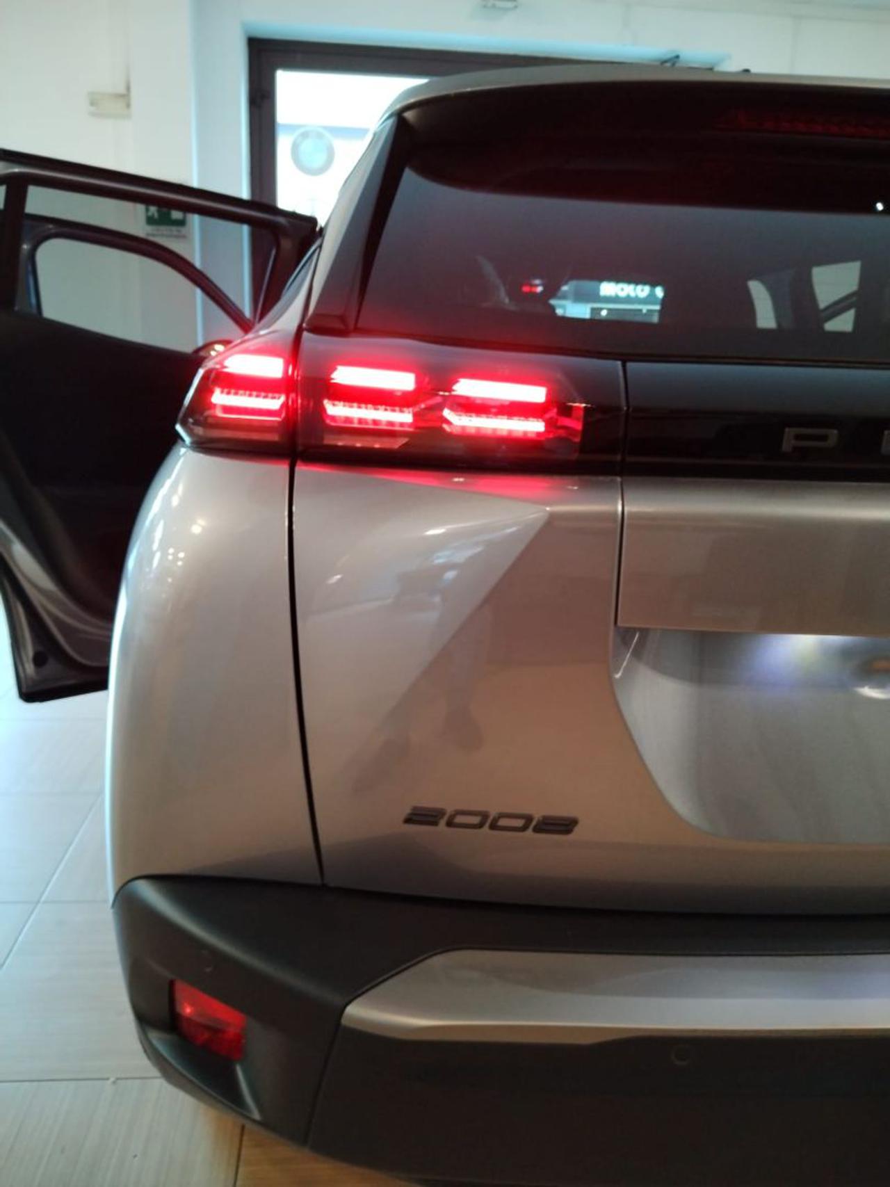 PEUGEOT 2008 PureTech 100 S&S Allure - 10