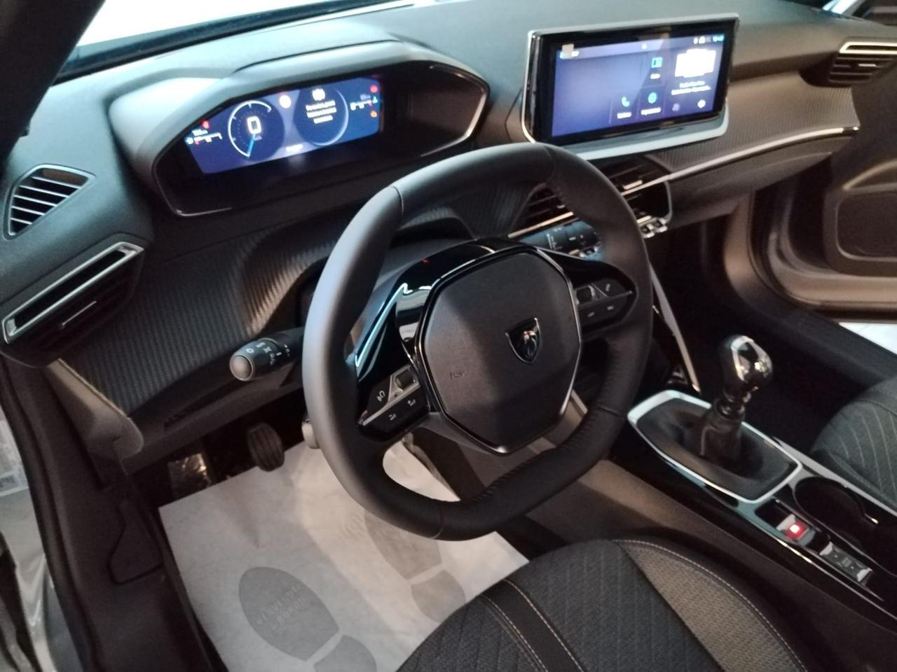 PEUGEOT 2008 PureTech 100 S&S Allure - 18