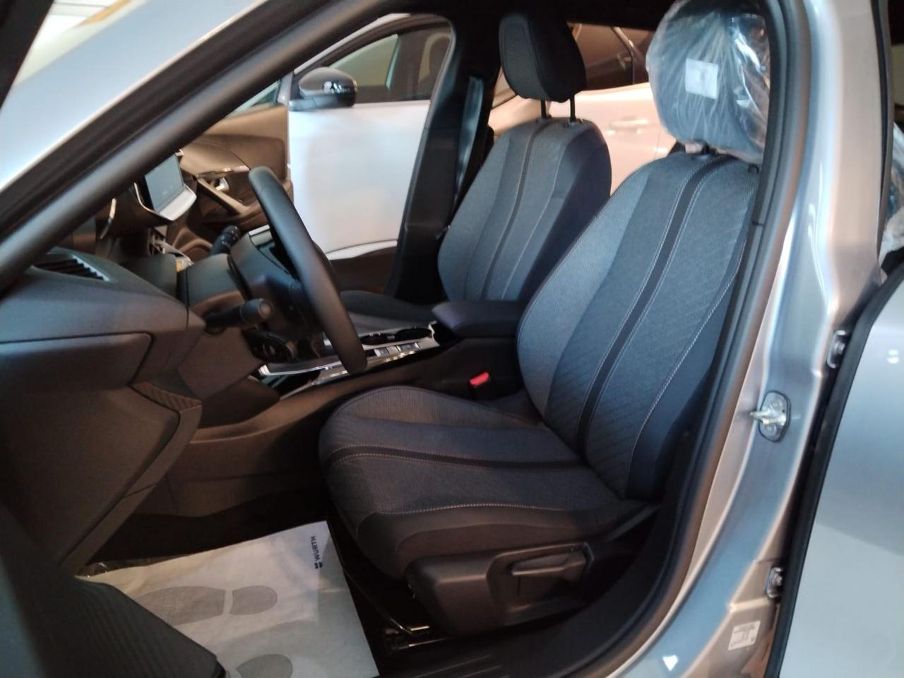 PEUGEOT 2008 PureTech 100 S&S Allure - 5