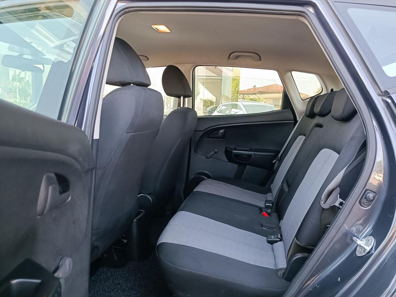 KIA Venga 1.4 CVVT Active - 8