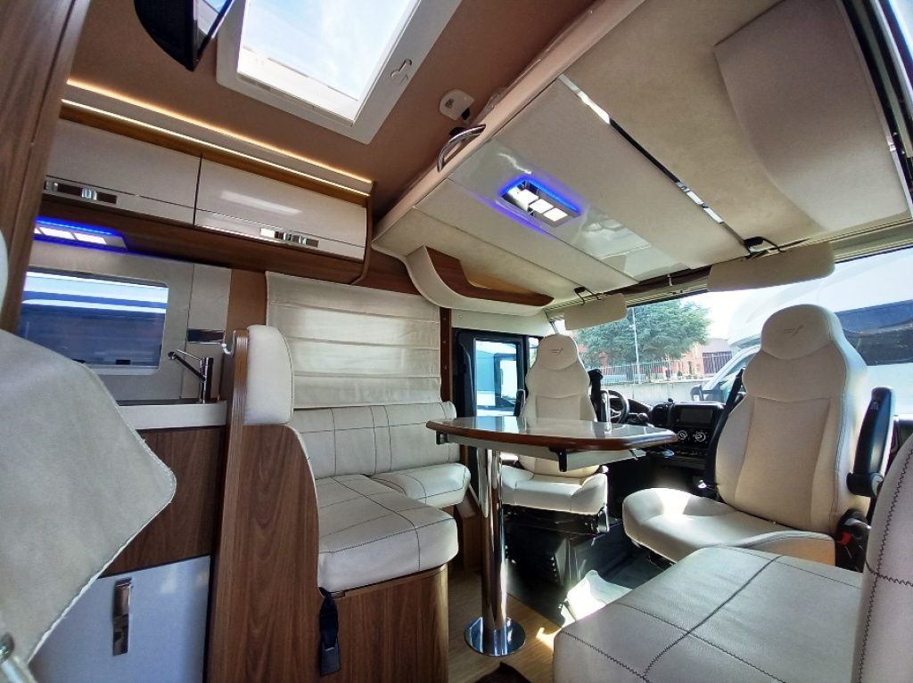 H 699 GLG motorhome letti gemelli doppio pavimento