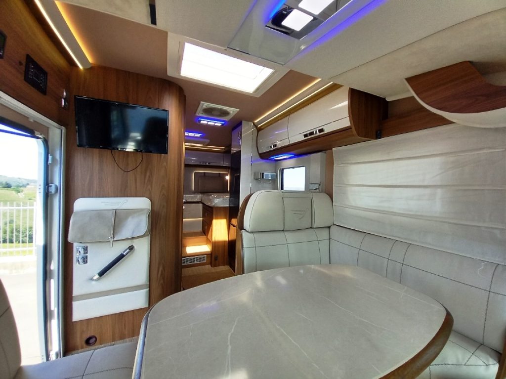 H 699 GLG motorhome letti gemelli doppio pavimento