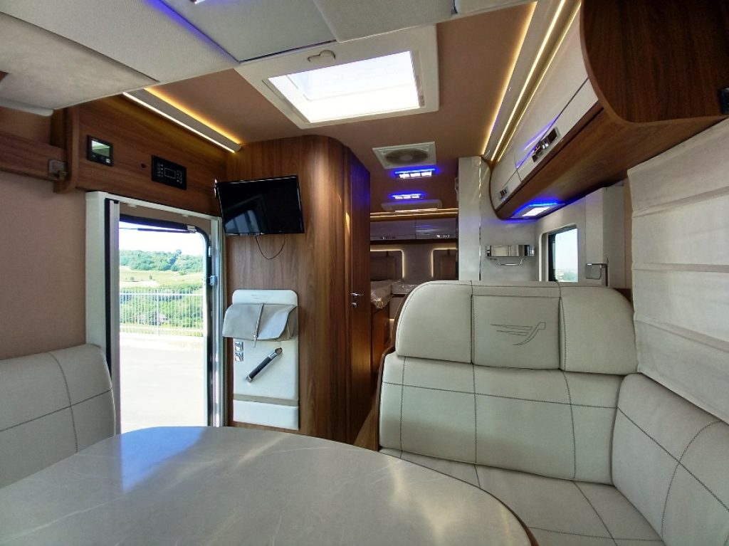 H 699 GLG motorhome letti gemelli doppio pavimento