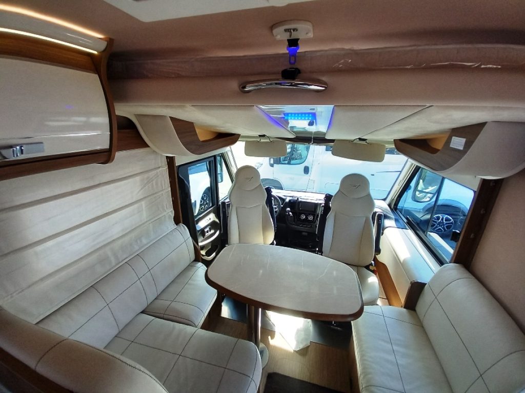 H 699 GLG motorhome letti gemelli doppio pavimento