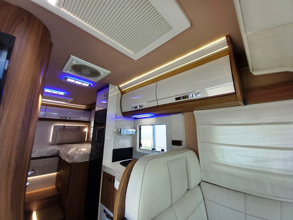 H 699 GLG motorhome letti gemelli doppio pavimento