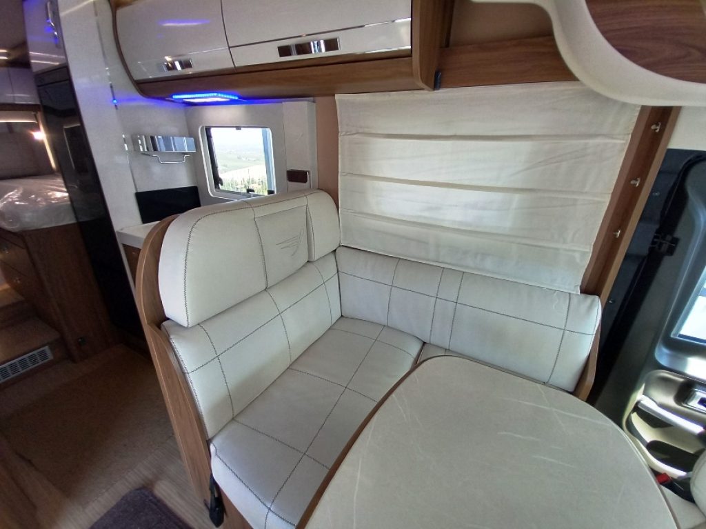 H 699 GLG motorhome letti gemelli doppio pavimento