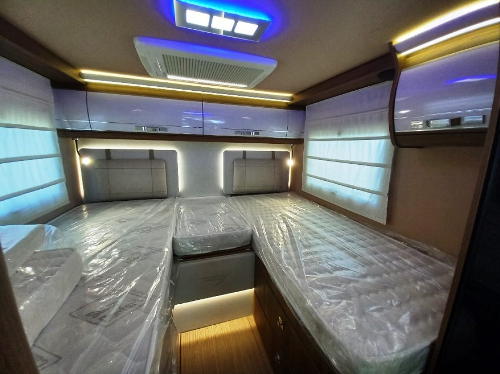 H 699 GLG motorhome letti gemelli doppio pavimento