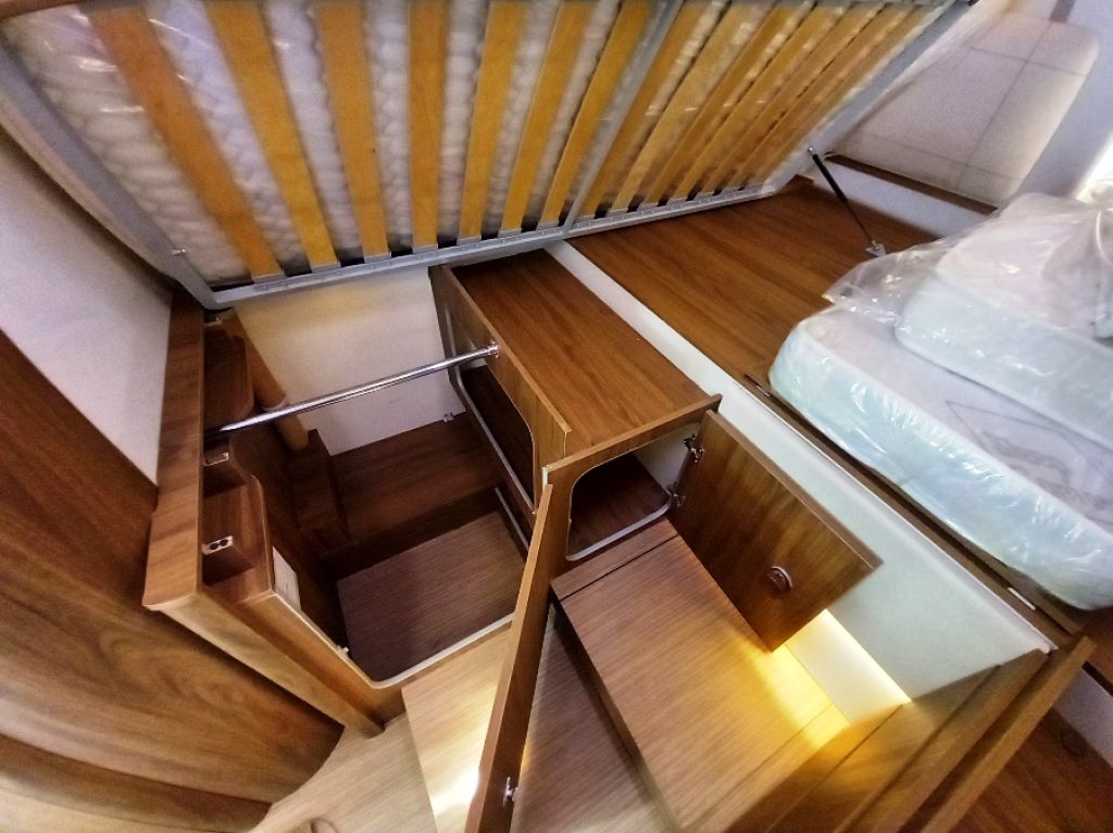 H 699 GLG motorhome letti gemelli doppio pavimento