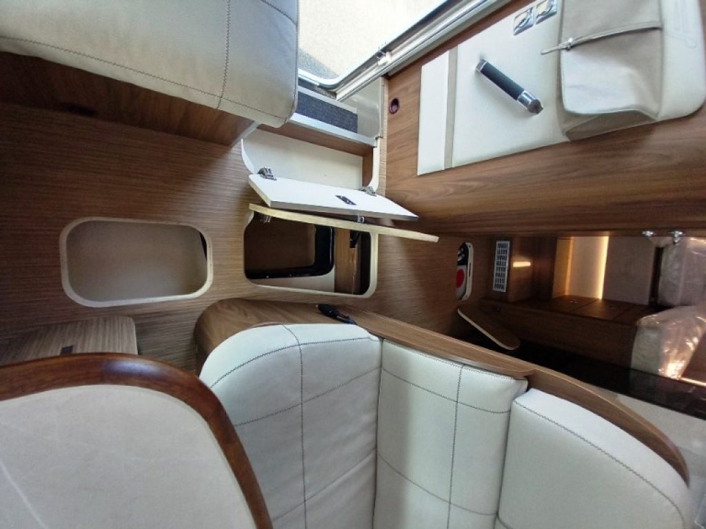 H 699 GLG motorhome letti gemelli doppio pavimento