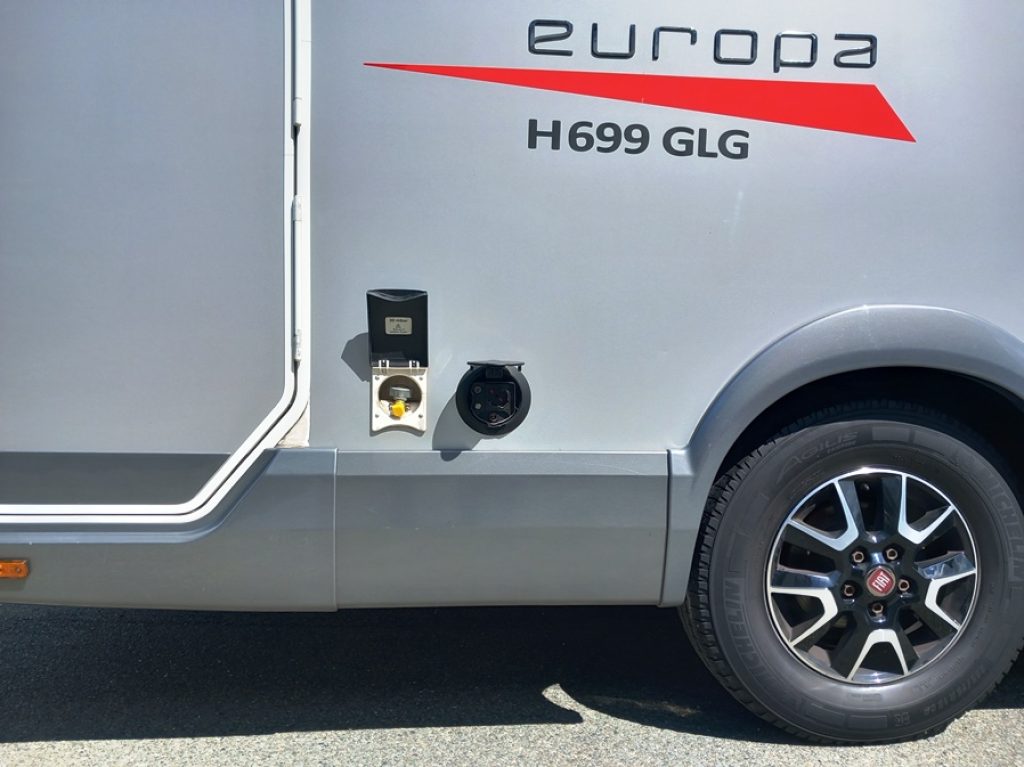 H 699 GLG motorhome letti gemelli doppio pavimento