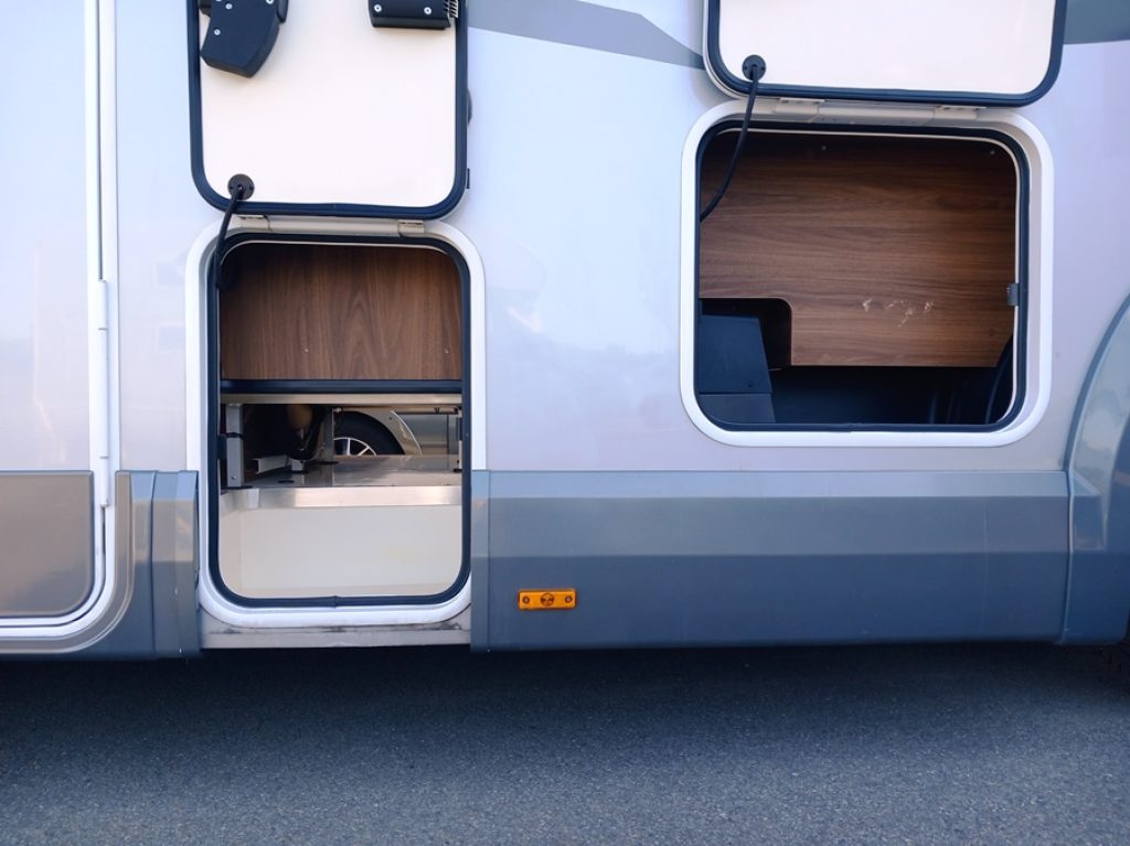 H 699 GLG motorhome letti gemelli doppio pavimento