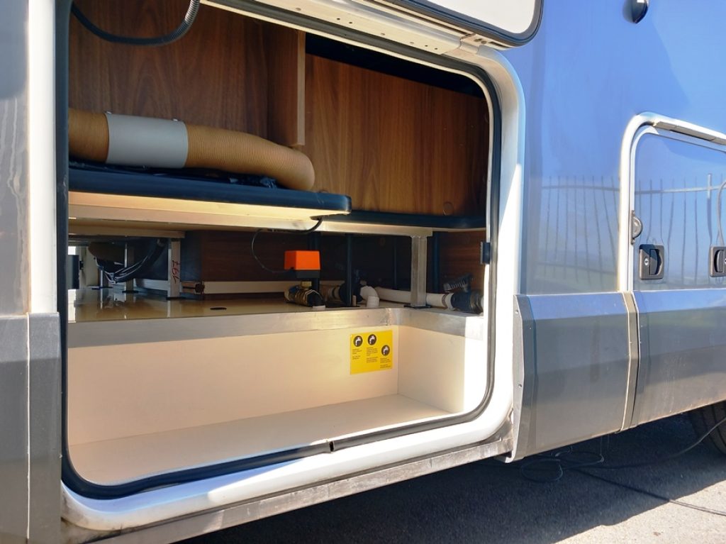 H 699 GLG motorhome letti gemelli doppio pavimento