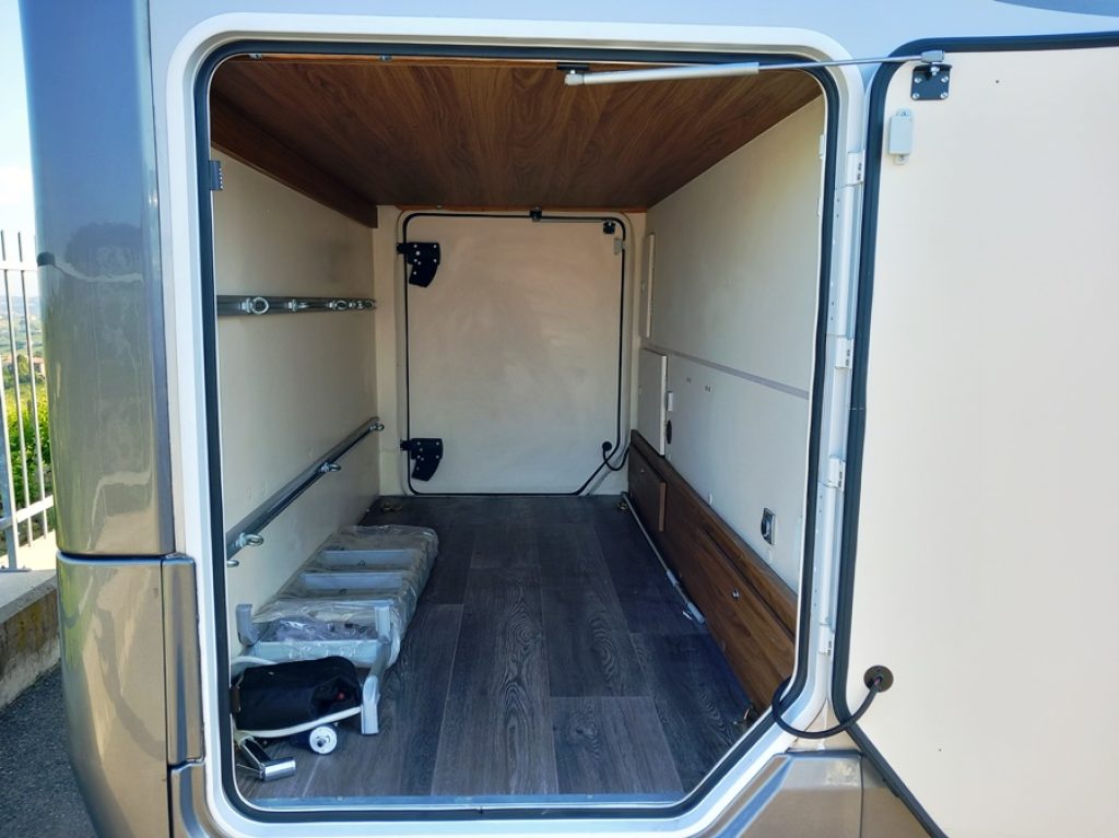 H 699 GLG motorhome letti gemelli doppio pavimento