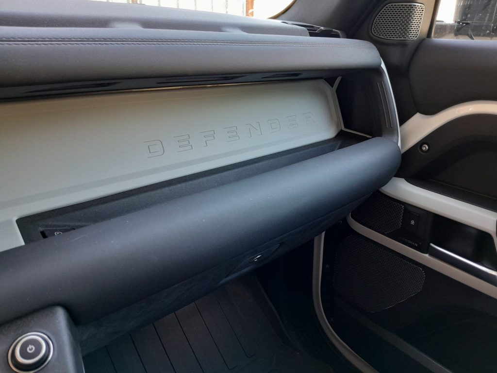 LAND ROVER Defender 3.0D I6 200 90 SE AWD SOLO 26.000KM - 15