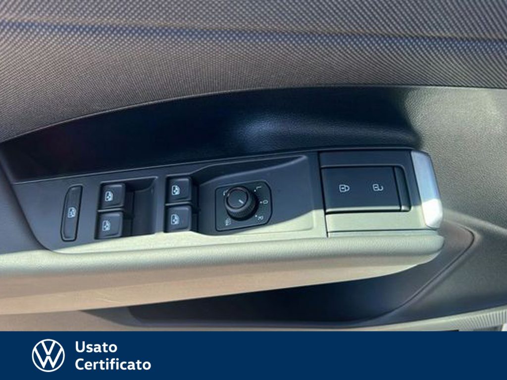 VOLKSWAGEN T-Roc 1.5 etsi life 150cv dsg - 24