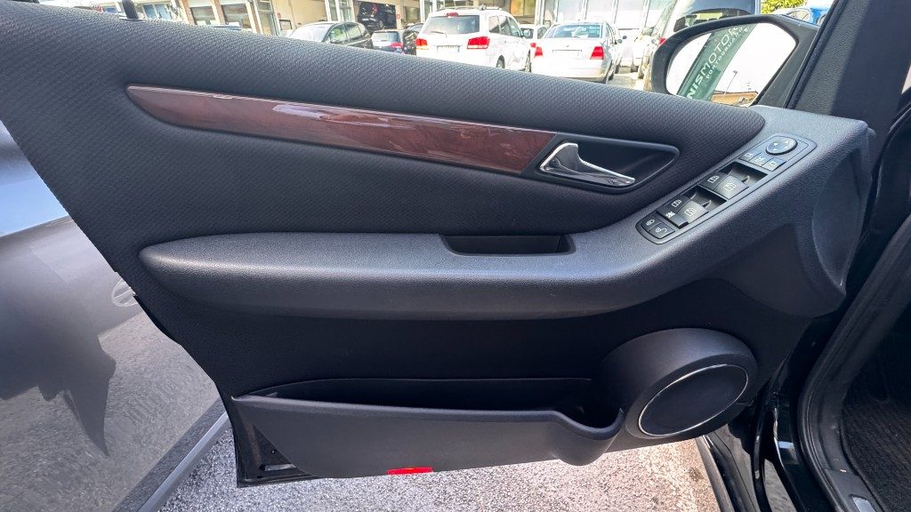 MERCEDES-BENZ A 150 Elegance - 26