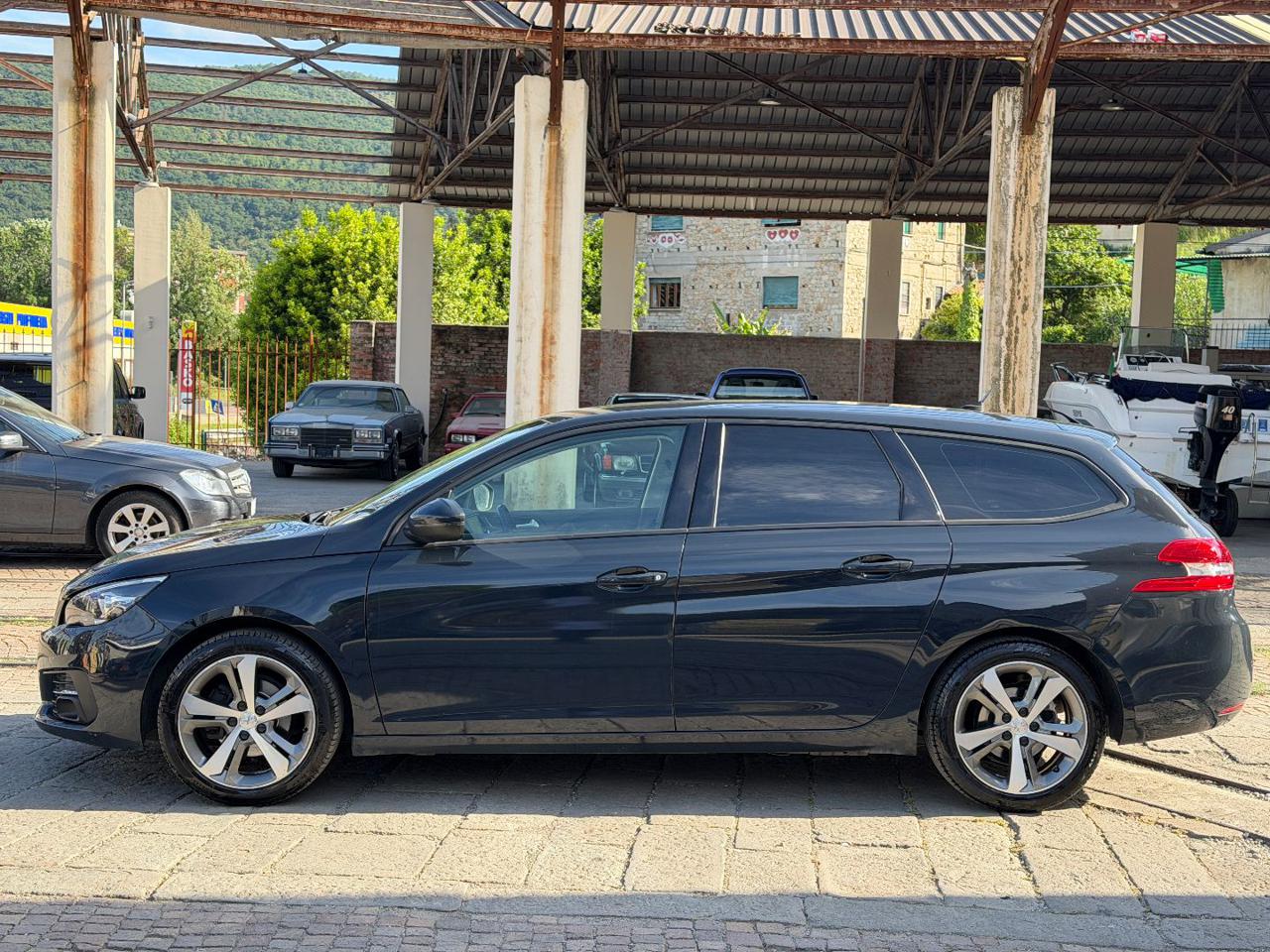 PEUGEOT 308 BlueHDi 130 S&S SW Allure - 9