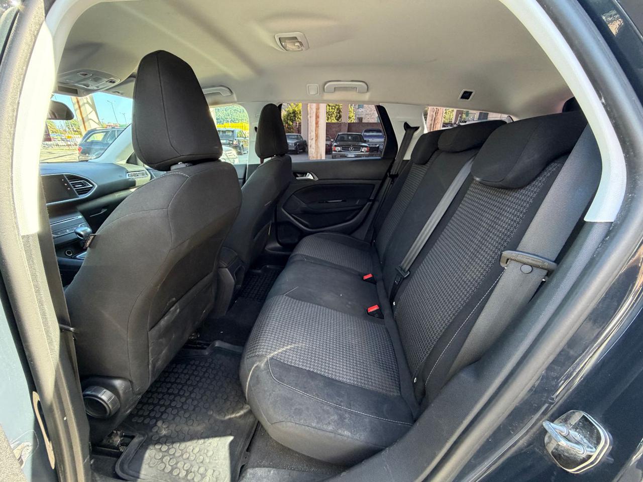 PEUGEOT 308 BlueHDi 130 S&S SW Allure - 12