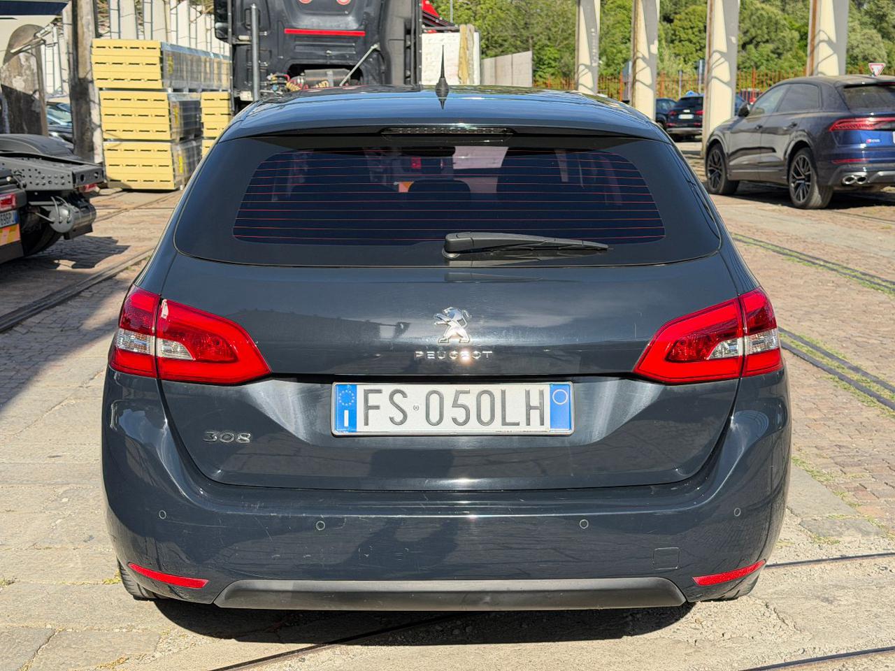 PEUGEOT 308 BlueHDi 130 S&S SW Allure - 7