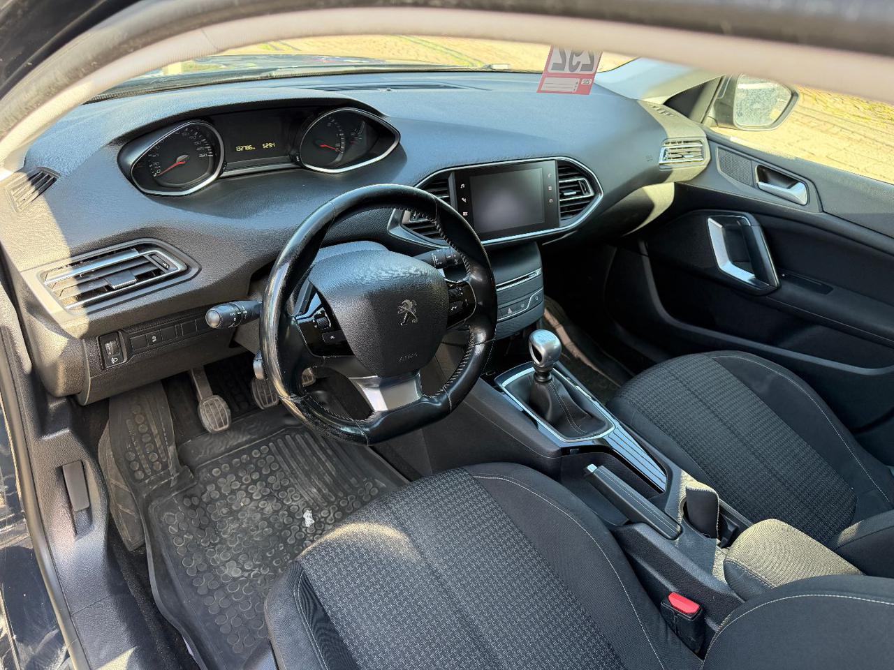 PEUGEOT 308 BlueHDi 130 S&S SW Allure - 11