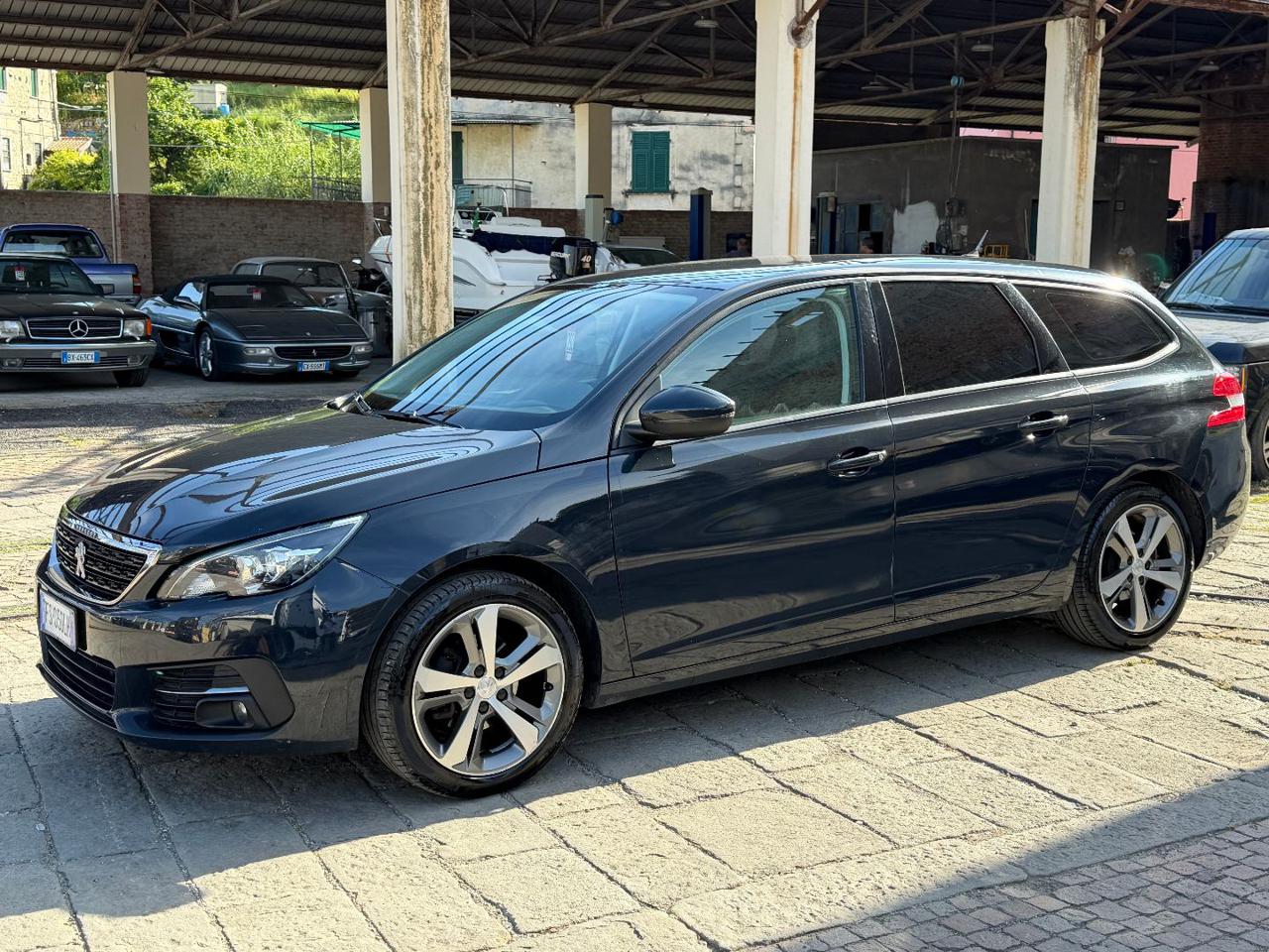 PEUGEOT 308 BlueHDi 130 S&S SW Allure - 3