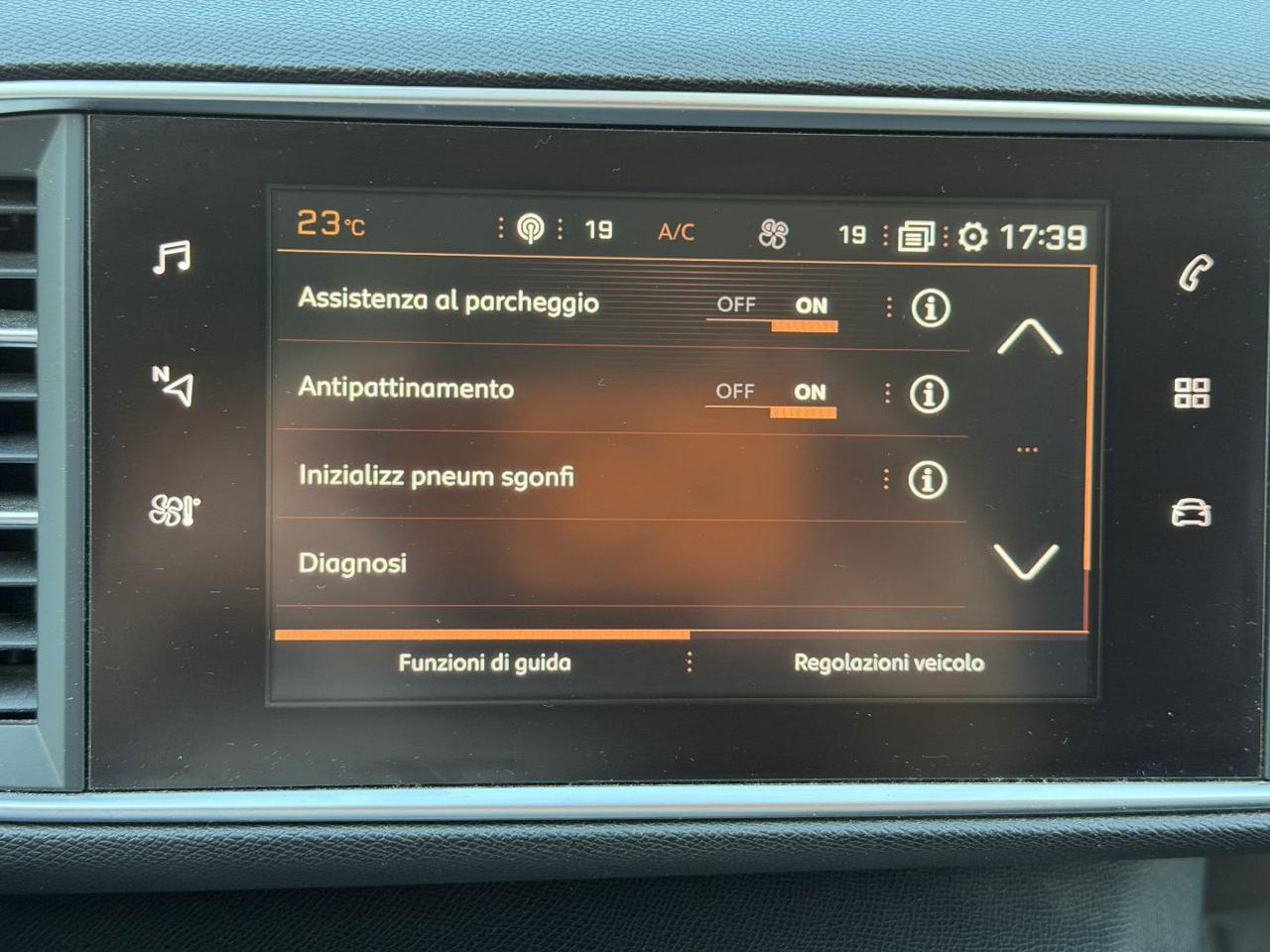 PEUGEOT 308 BlueHDi 130 S&S SW Allure - 19