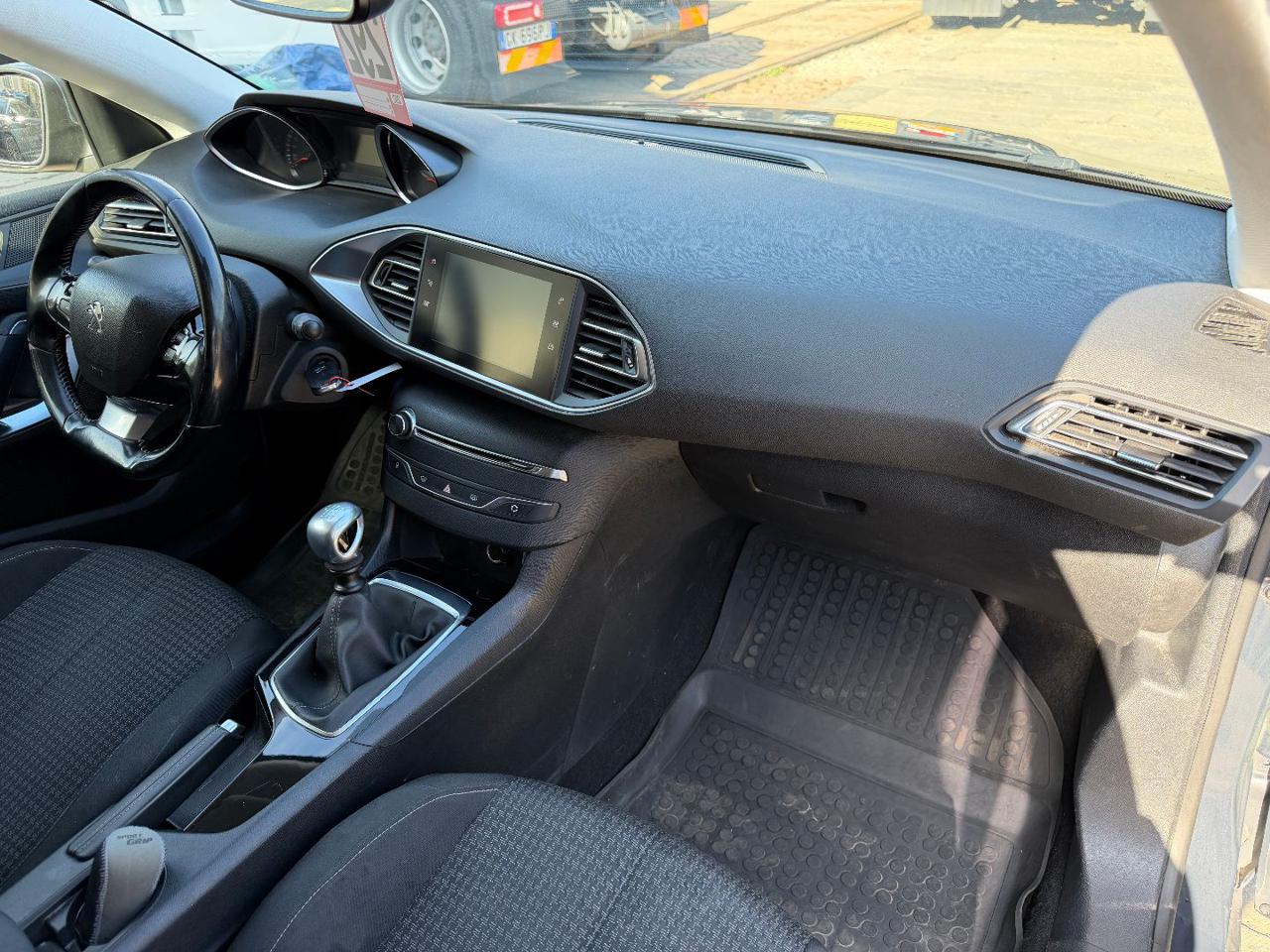 PEUGEOT 308 BlueHDi 130 S&S SW Allure - 16