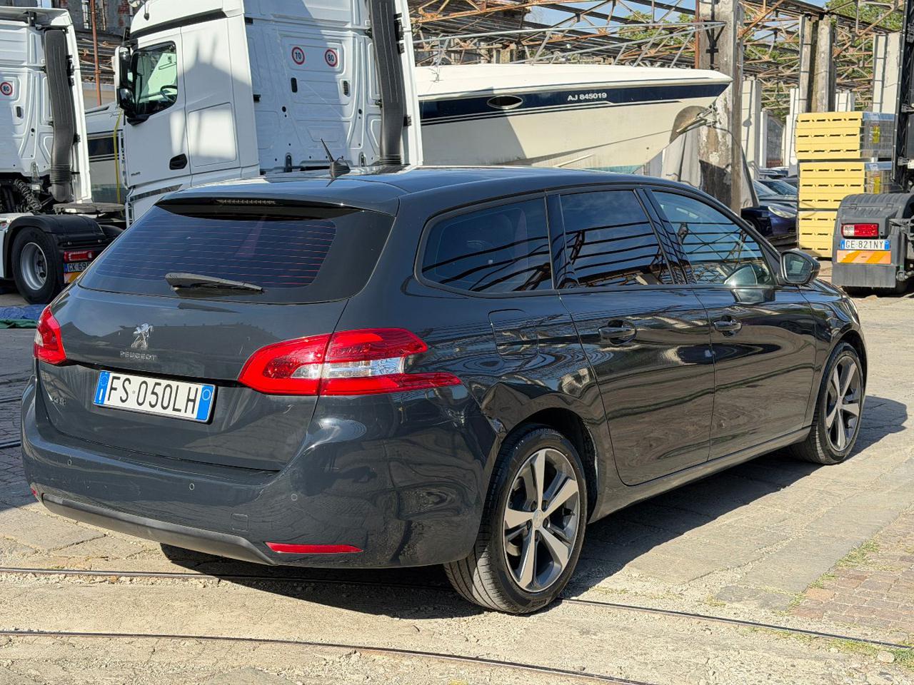 PEUGEOT 308 BlueHDi 130 S&S SW Allure - 6