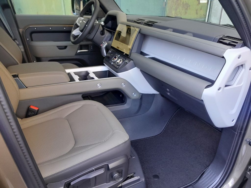 LAND ROVER Defender D200 AWD Auto 110 S IVA ESPOSTA - 16